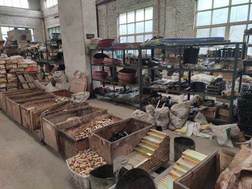 滑塊、電路板、刀架、定位盤、行程開關、水泵等